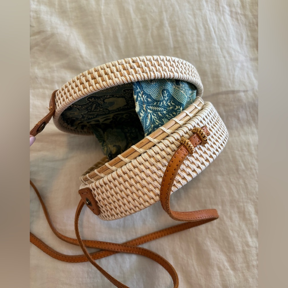Handmade Woven Round Cream + Tan Crossbody Bag Handmade in Bali - Picture 10 of 14